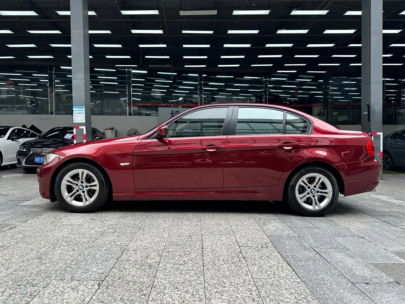 BMW 3 Series (Import) 2012 318i Leading фото 17