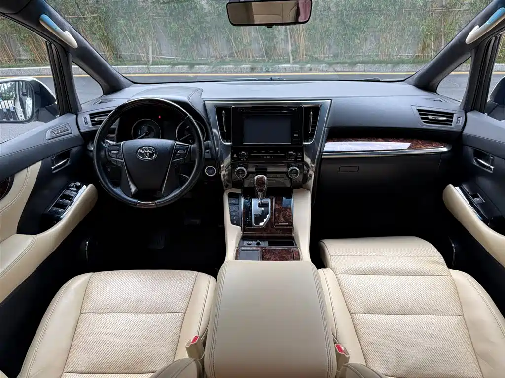 Toyota Alphard 2019 Hybrid 2.5L Luxury фото 8