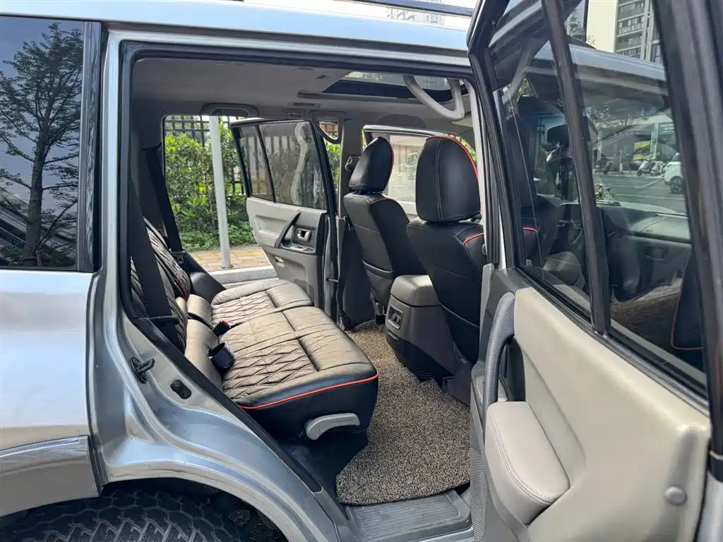 Mitsubishi Pajero 2006 Model 3.0L AT GLX фото 12