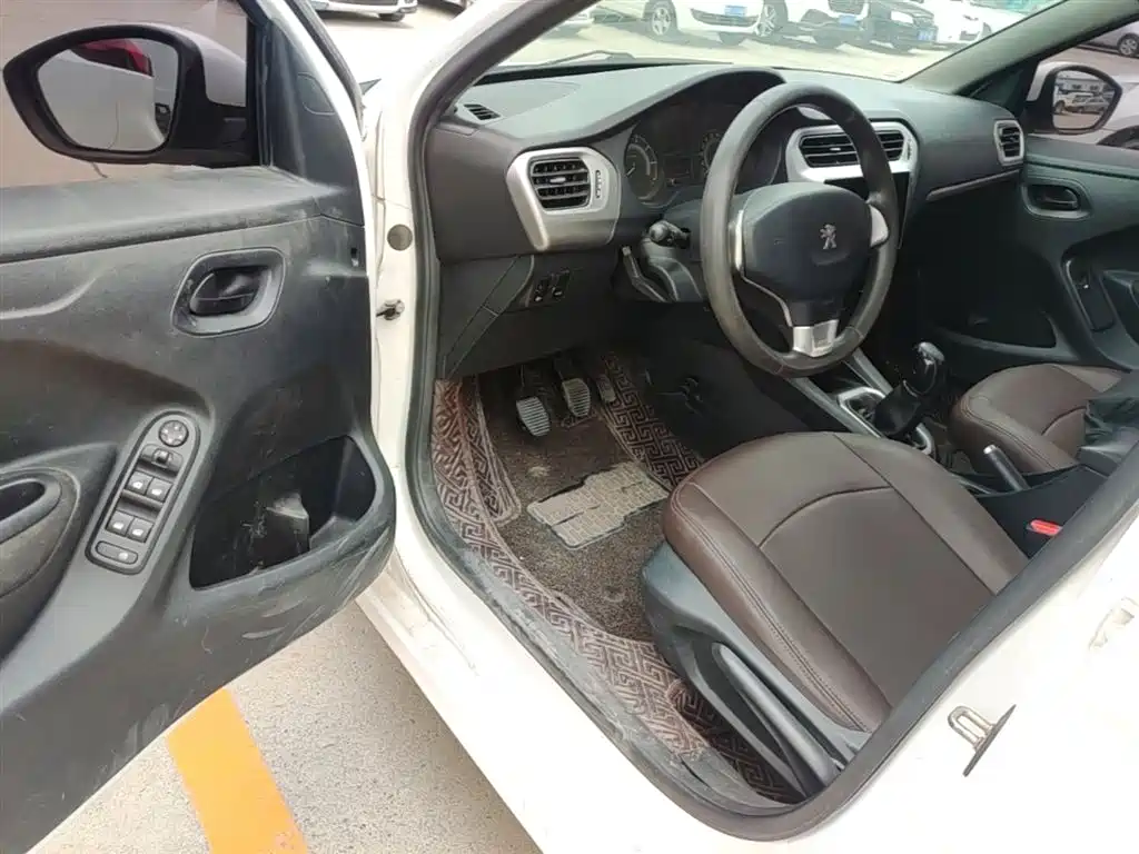 Peugeot 301 2016 1.6L Manual Comfort Edition фото 12