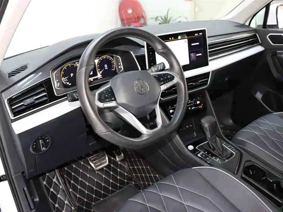 Volkswagen Tiguan L 2024 330TSI Automatic 2WD R-Line Premium Enjoyment Edition фото 9