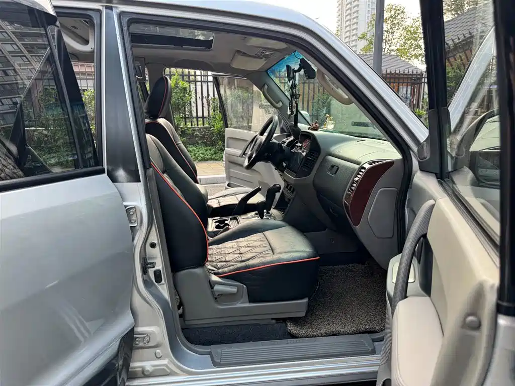 Mitsubishi Pajero 2006 Model 3.0L AT GLX фото 13