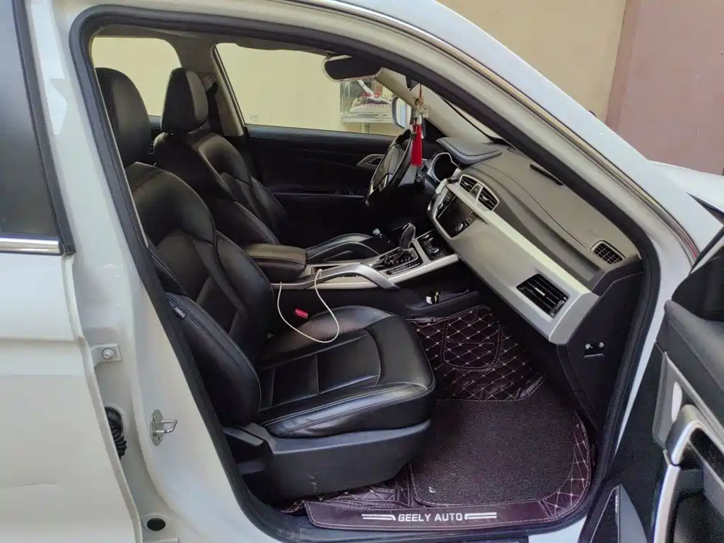 Фото 20 - Geely Atlas