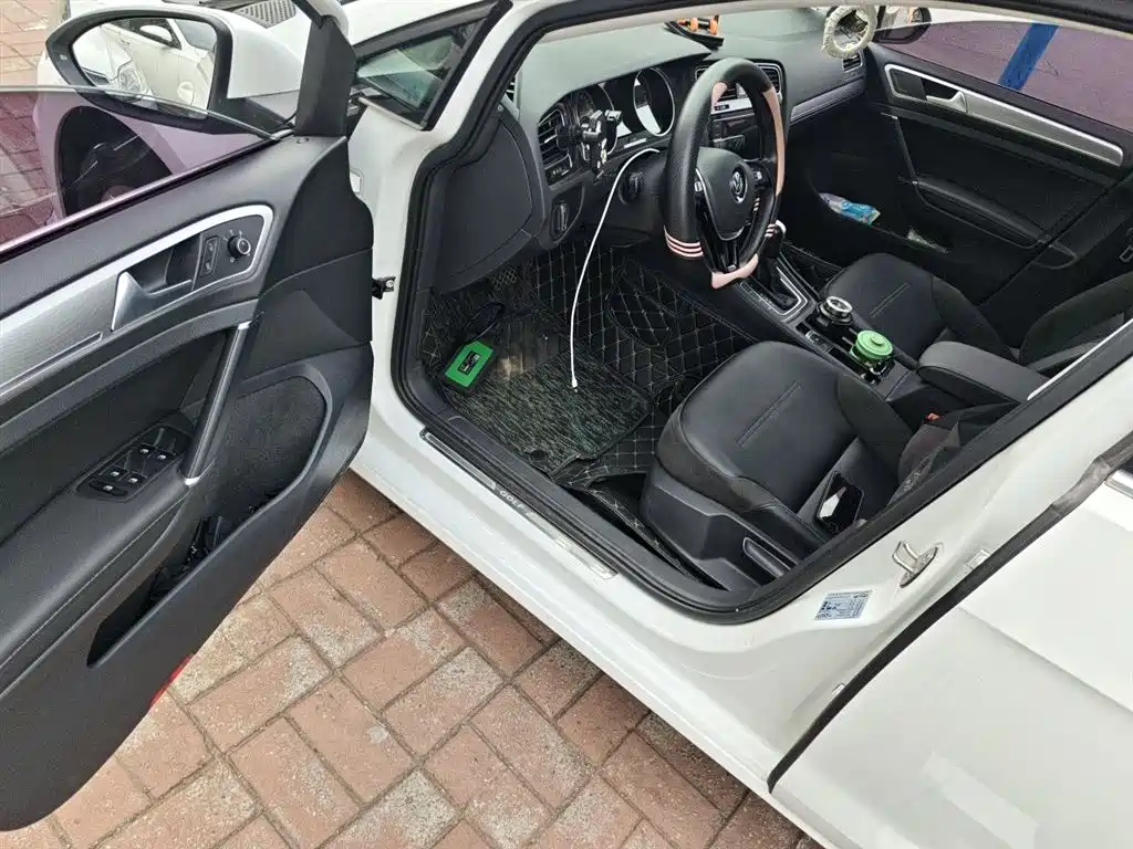 Volkswagen Golf 2018 1.6L Automatic Comfort фото 12