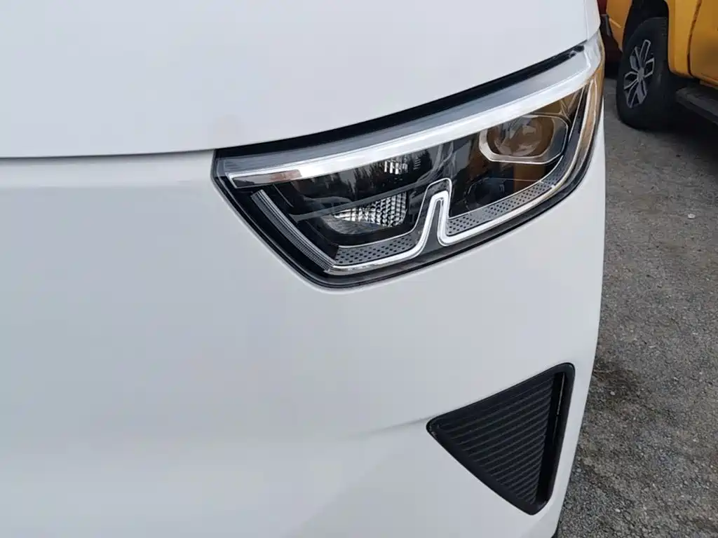 Wuling Motors Wuling Yangguang 2025 2024 300KM Comfort Bus Version 75kW