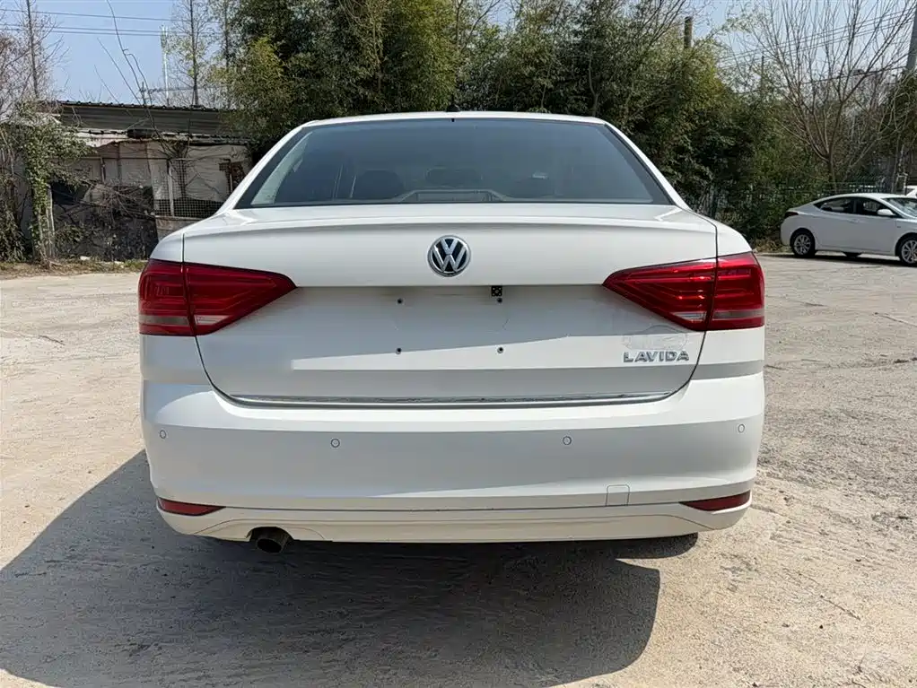 Volkswagen Lavida 2017 1.6L Automatic Comfort Edition фото 4