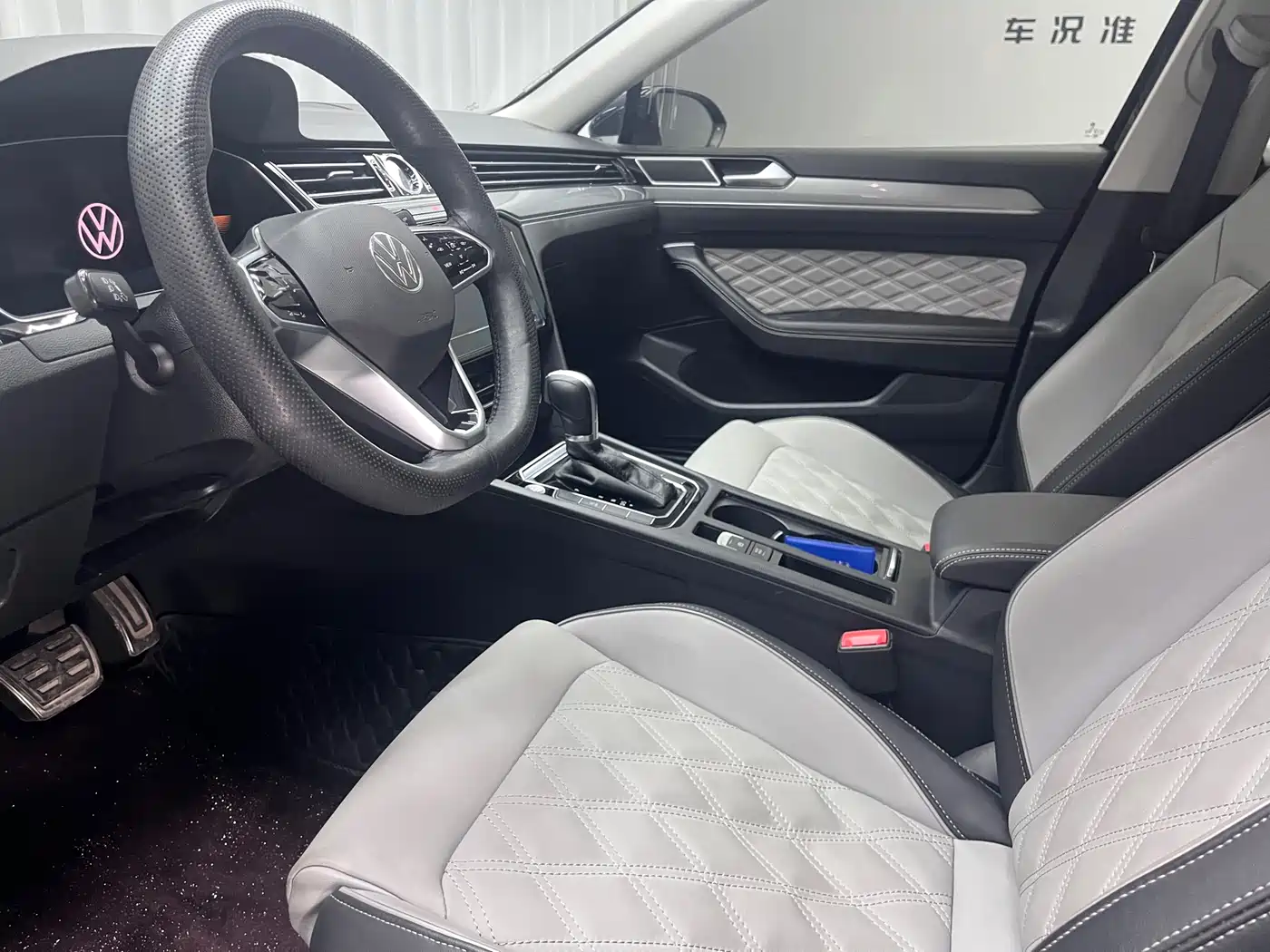 Volkswagen Magotan 2023 Model 2 Million Units Commemorative Edition 280TSI DSG Leading Version фото 3