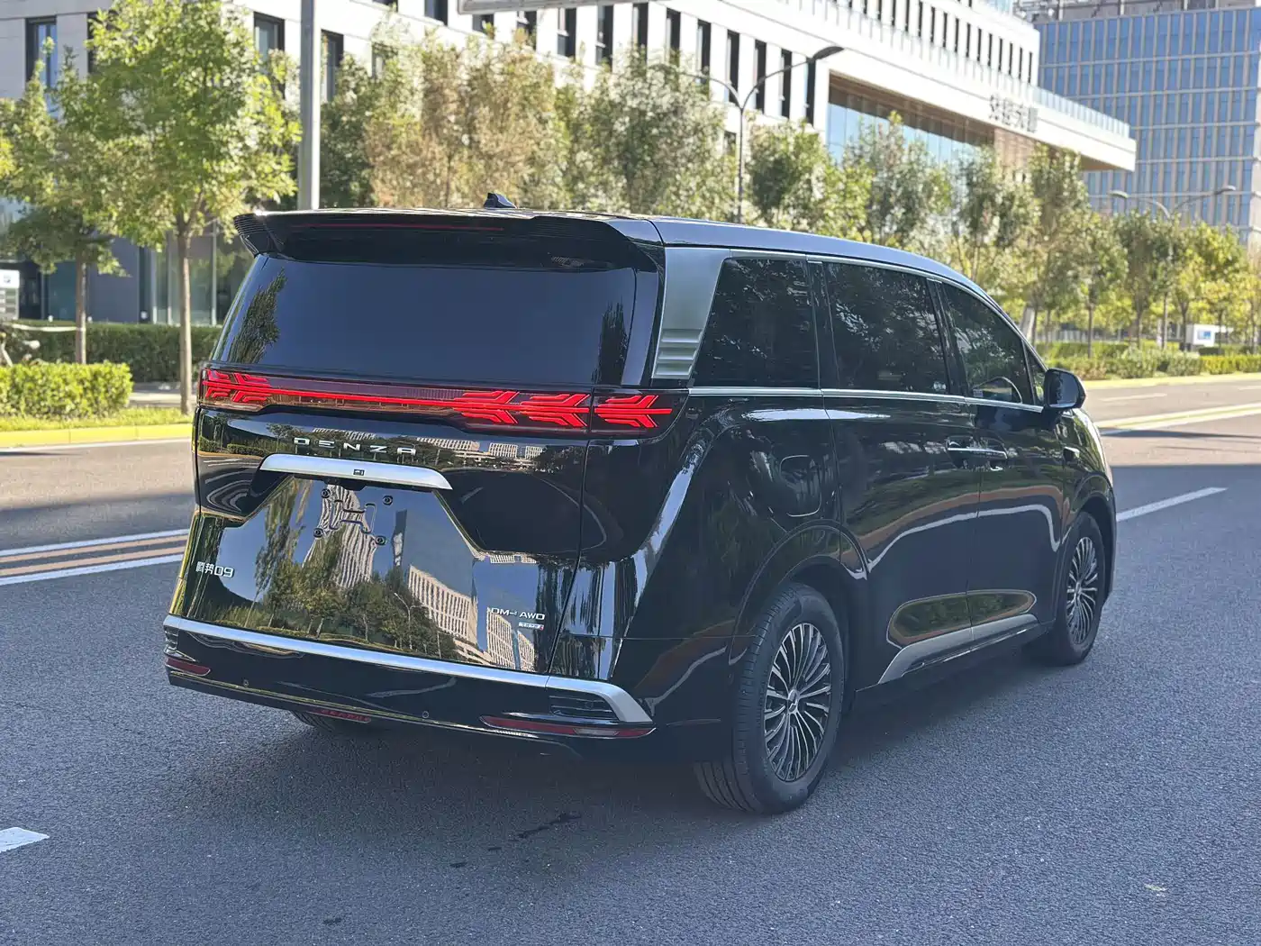 Denza D9 2026 2025 DM-i Smart Drive Edition 1020 AWD Premium
