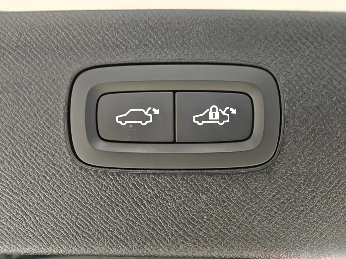 Volvo XC90 2018 T6 Momentum 5-seater фото 4