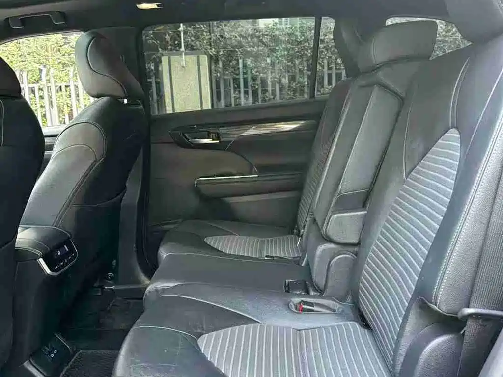 Toyota Crown Kluger 2022 2.0T 4WD Sporty Edition фото 9