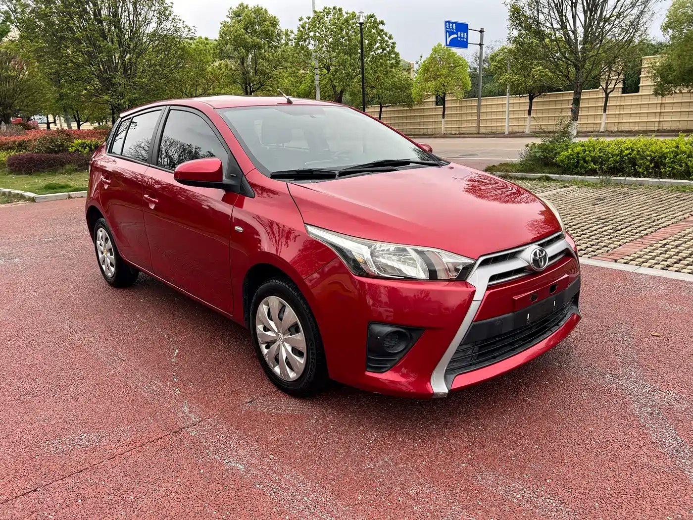 Toyota YARiS L Zhi Xuan 2015 1.5E Auto Charming Edition фото 2