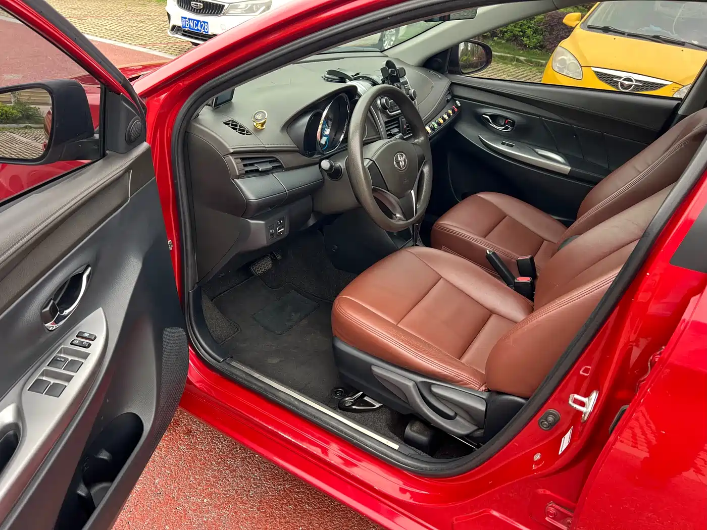 Toyota YARiS L Zhi Xuan 2015 1.5E Auto Charming Edition фото 4