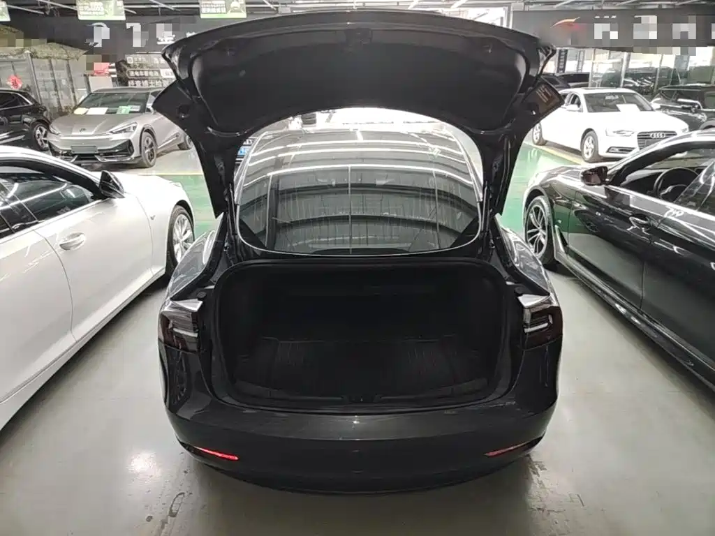 Фото 19 - Tesla Model 3