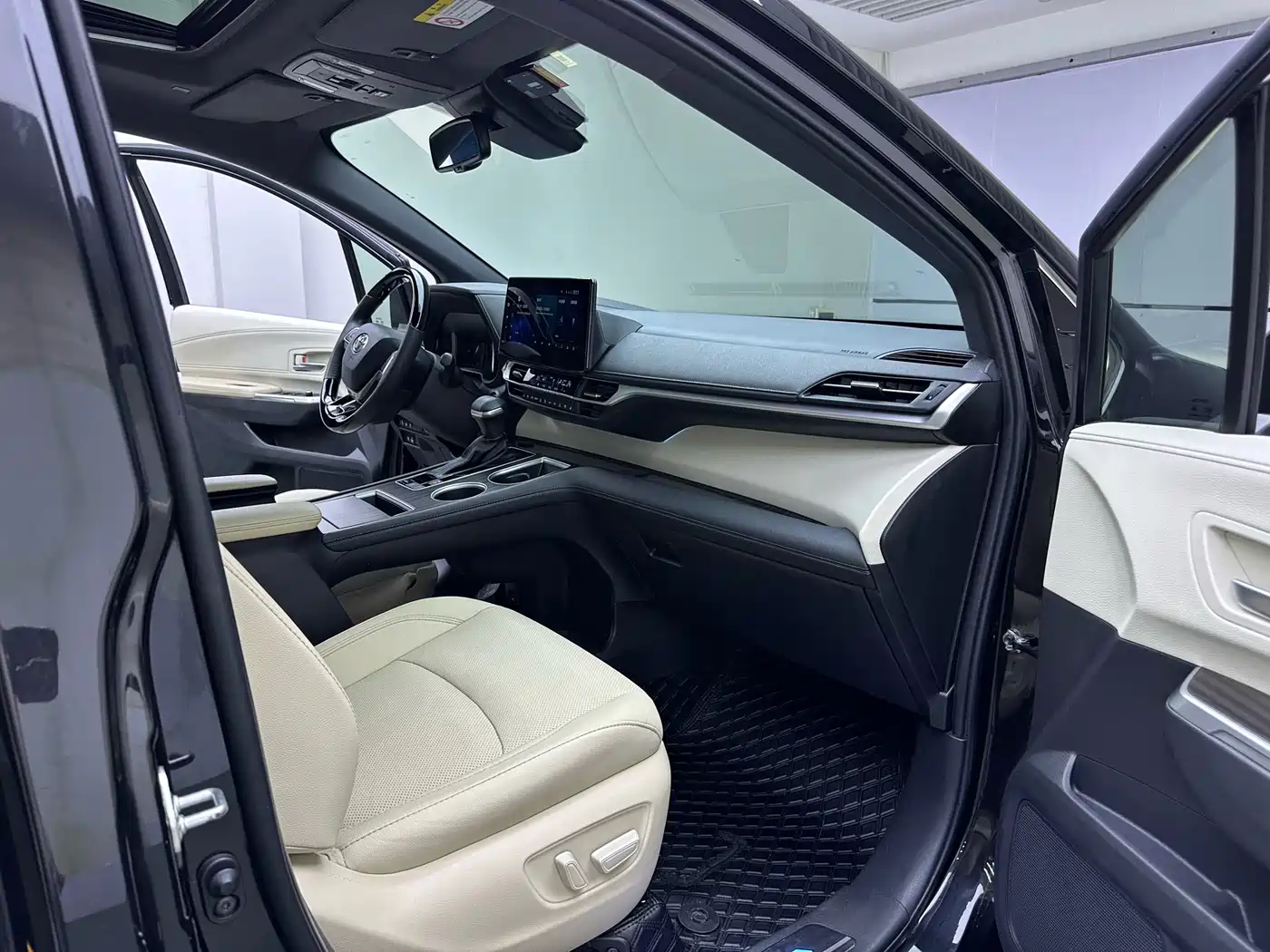 Toyota Sienna 2021 2.5L Hybrid Ultimate Edition фото 12