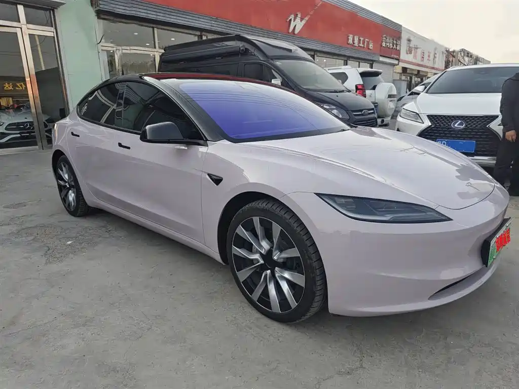 TESLA MODEL 3