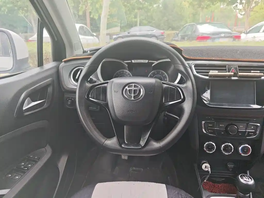 Zhonghua V3 2016 2016 1.5L Manual Comfort