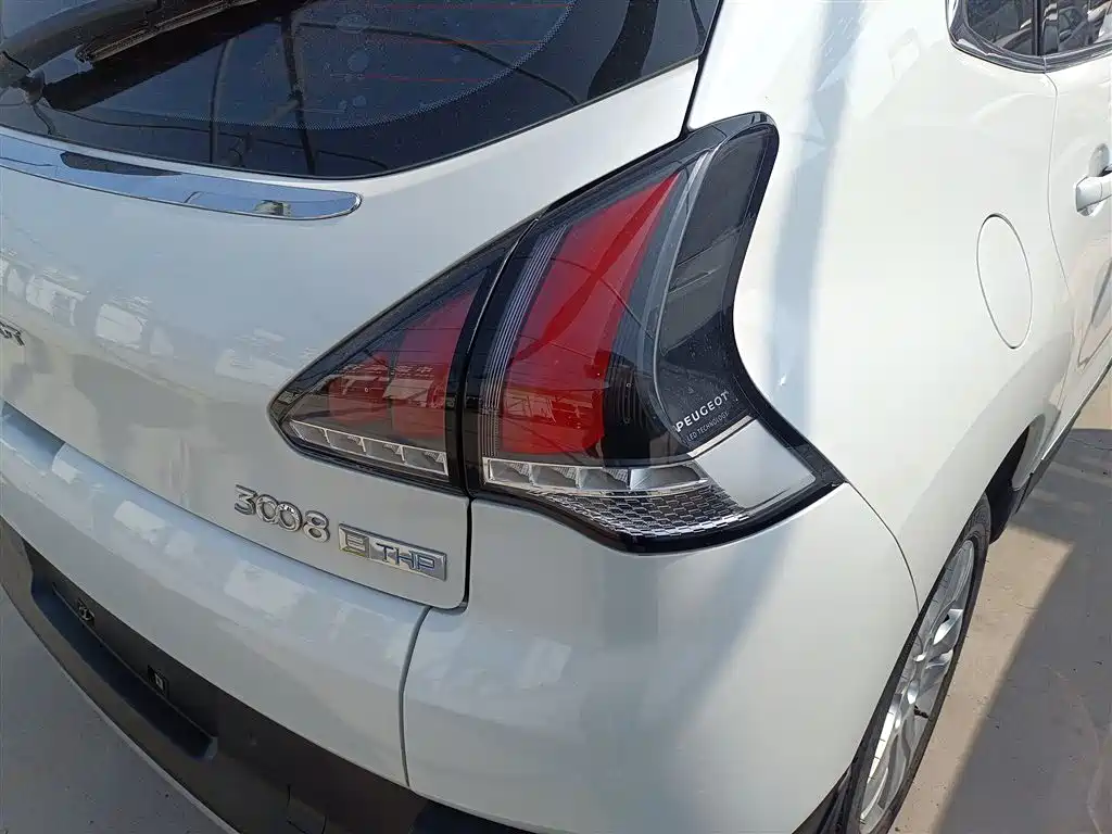 Peugeot 3008 2016 1.6THP Automatic Classic Edition фото 24