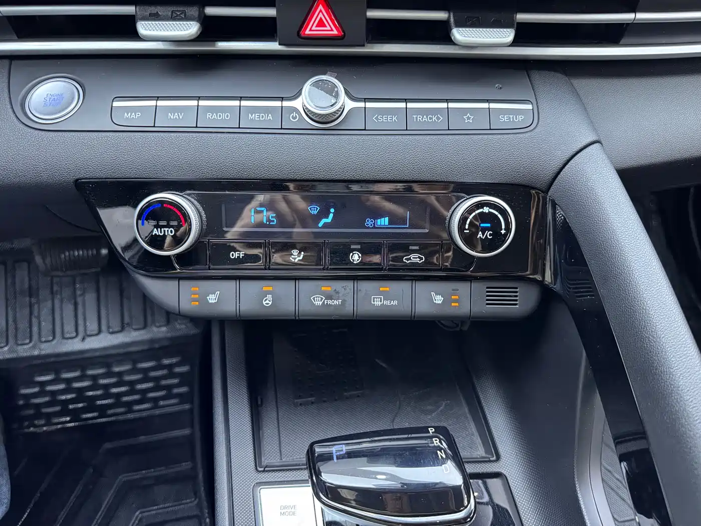 Hyundai Elantra 2023 Model 1.5L CVT LUX Premium Edition фото 15