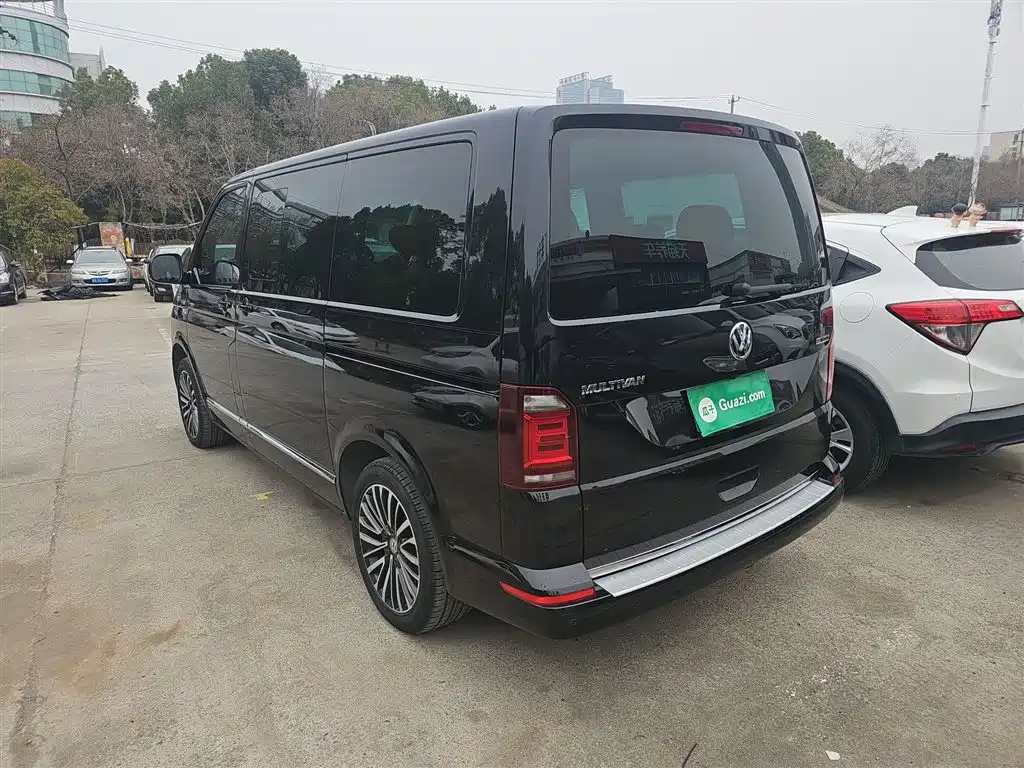 Volkswagen Multivan 2019 2.0TSI 4WD Premium 7-seater фото 23