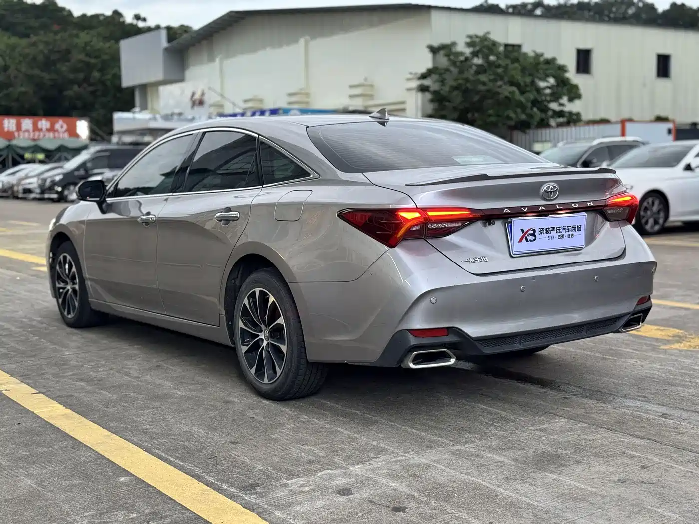 Toyota Avalon 2022 2.5L Luxury Edition фото 6