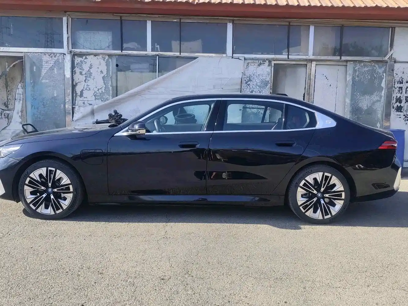 BMW I5