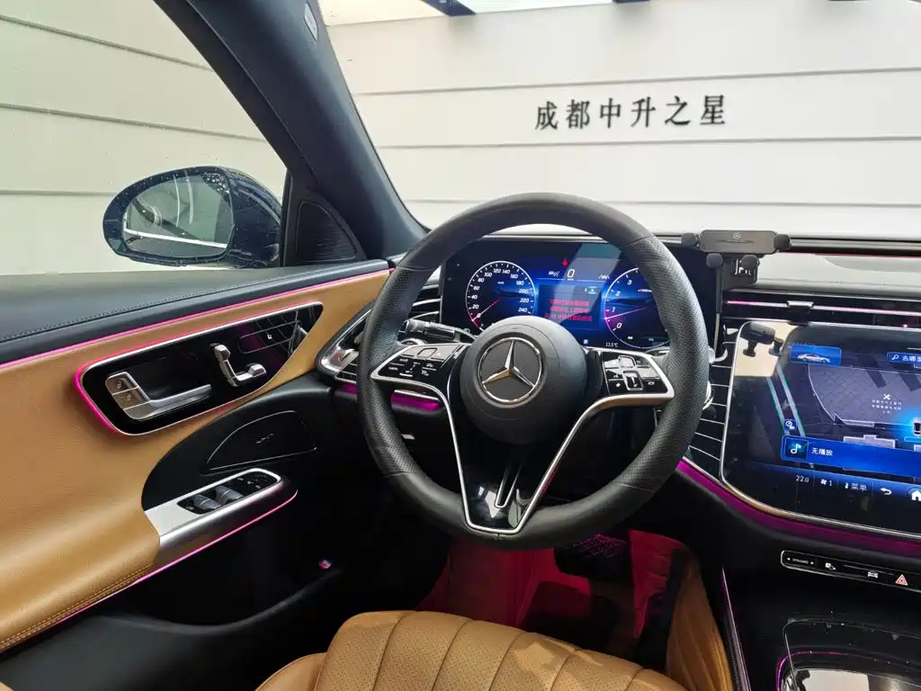 Photo 8 - Mercedes-Benz E-Class