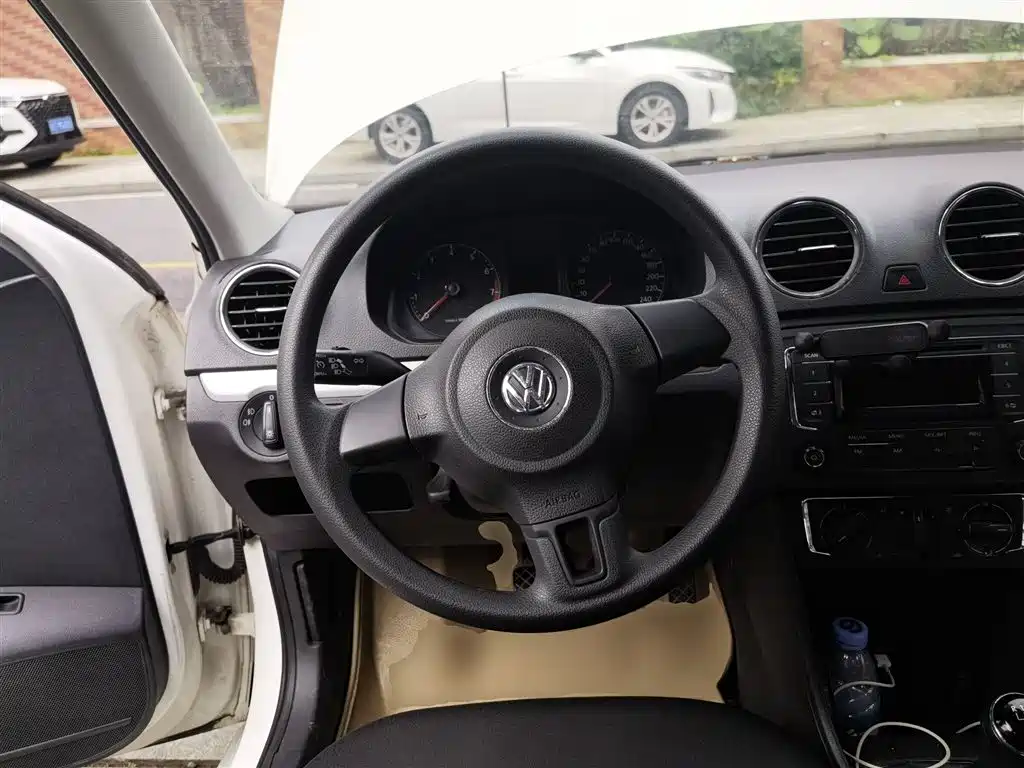 Volkswagen Jetta 2013 1.6L Manual Comfort фото 6