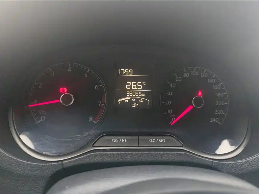 Volkswagen Polo 2016 1.4L Manual Trend фото 14