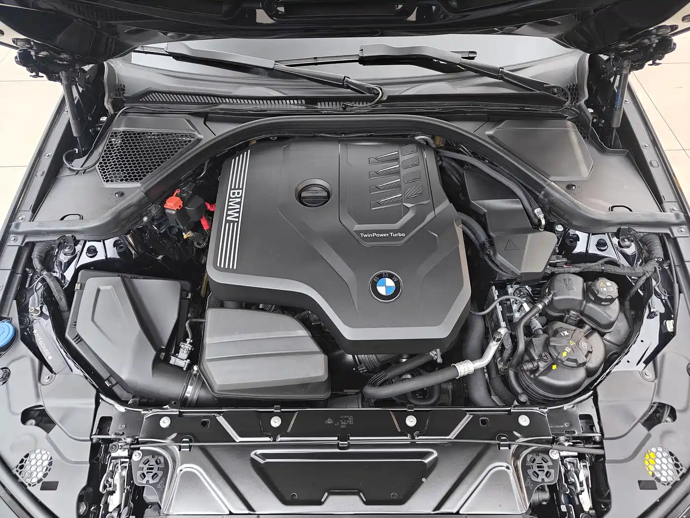 BMW 3 Series 2025 330Li M Sport Night Edition фото 18