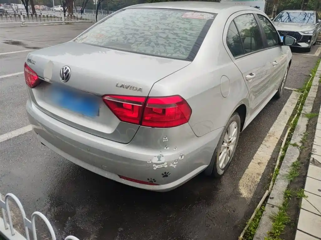 Volkswagen Lavida 2013 Facelift Classic 1.6L Automatic Comfort фото 5