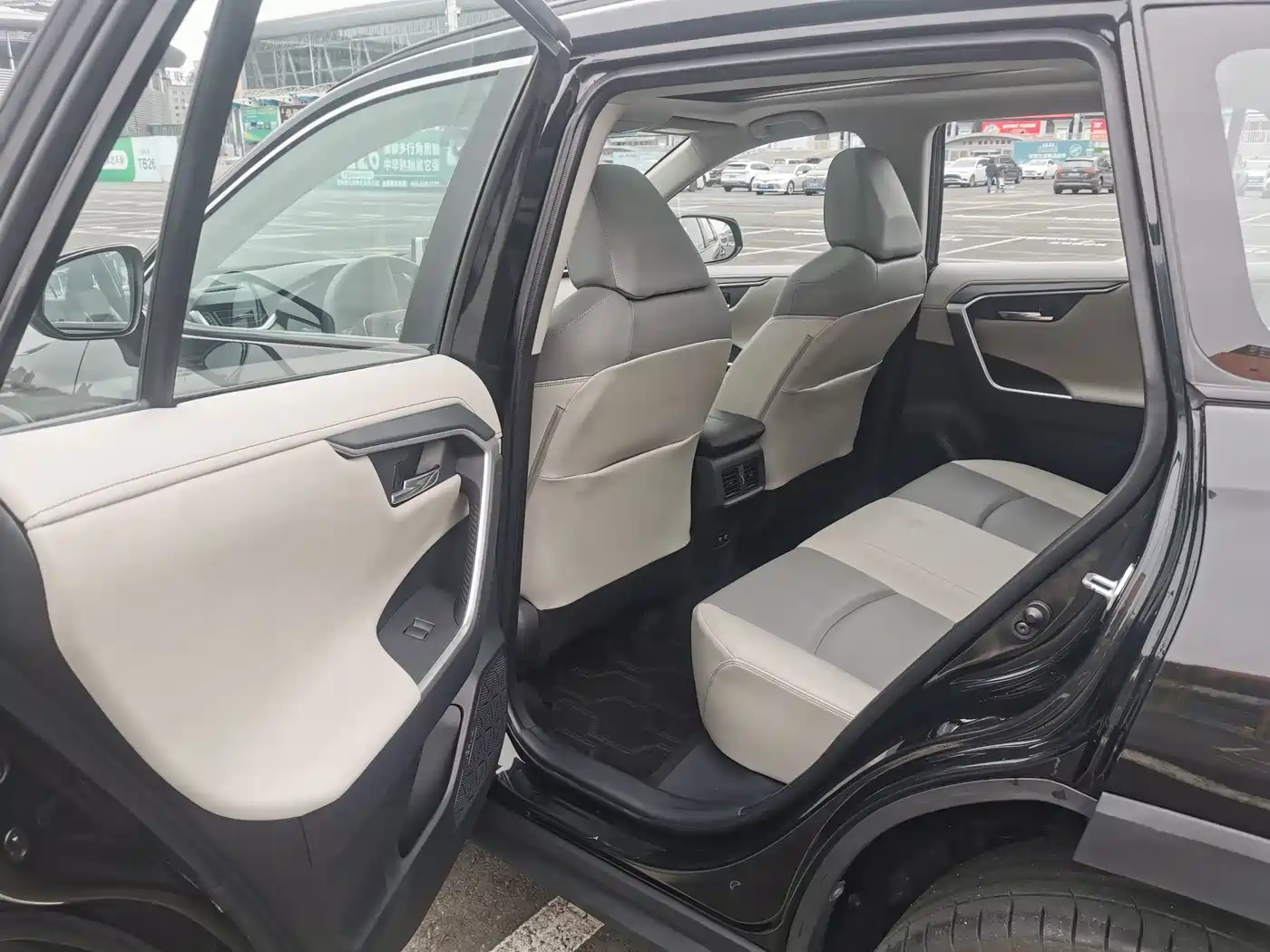 Toyota RAV4 Rongfang 2022 2.0L CVT 4WD Premium Edition фото 7