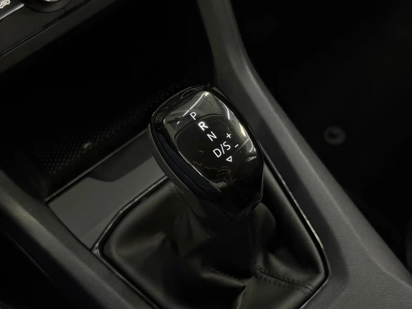 Volkswagen Tharu 2025 Model Rising Star 1.5L Advance Edition фото 11