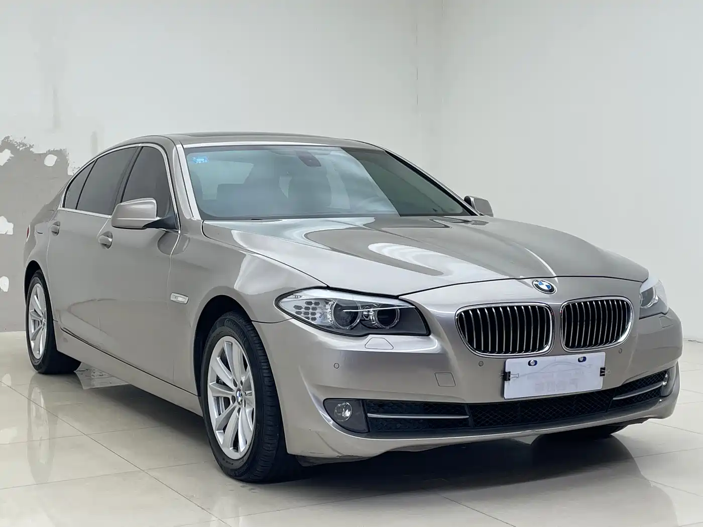 BMW 5 Series 2012 523Li Luxury фото 3