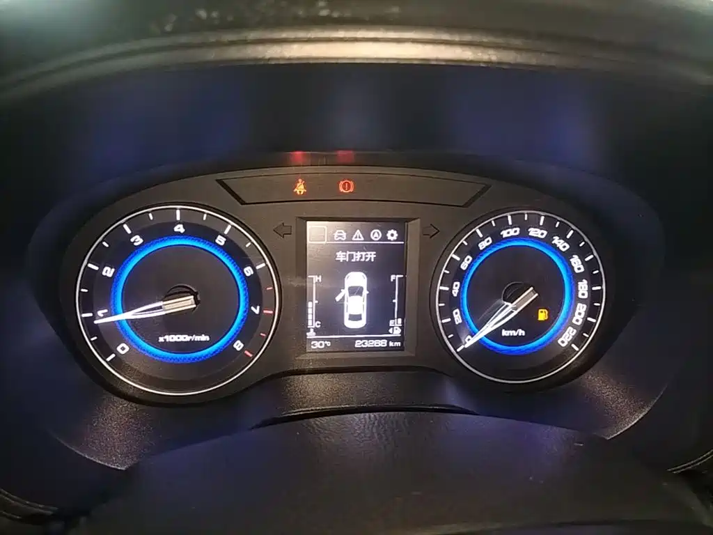 Фото 12 - Changan Eado DT