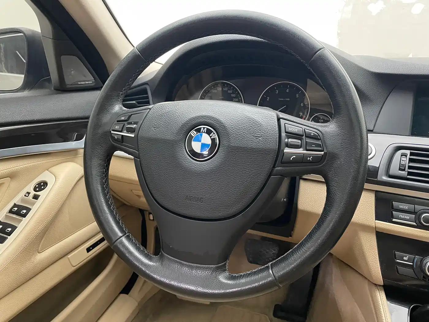BMW 5 Series 2012 523Li Luxury фото 16