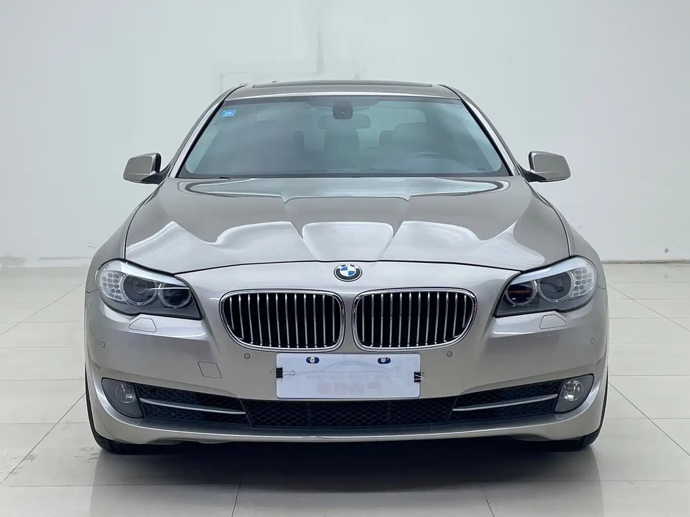 BMW 5 Series 2012 523Li Luxury фото 2