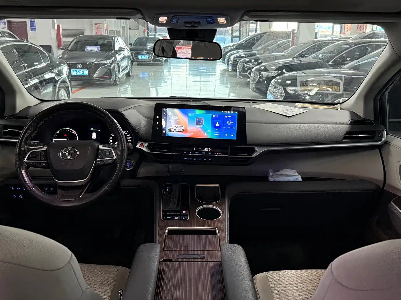 Toyota Sienna 2023 2.5L Hybrid Comfort Edition фото 9