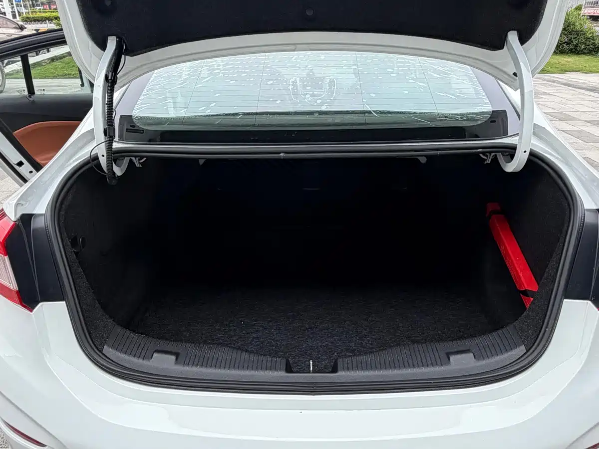 Chevrolet Cruze 2017 1.5L Automatic Pioneer Sunroof фото 15
