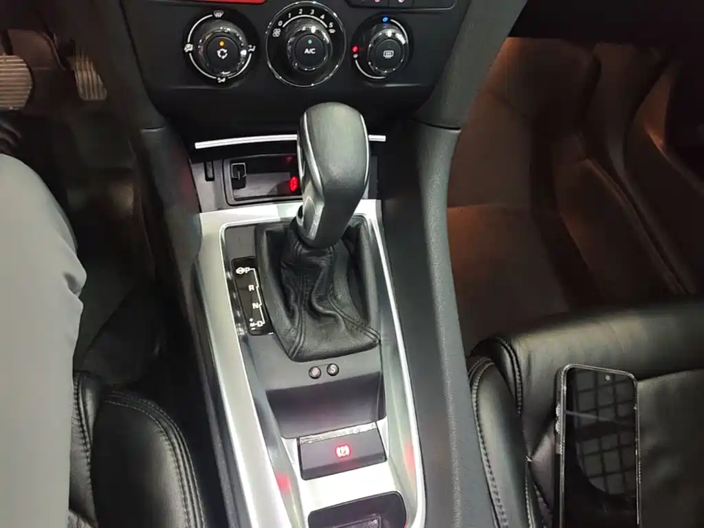 DS 6 2015 2016 1.6T Elegance THP160