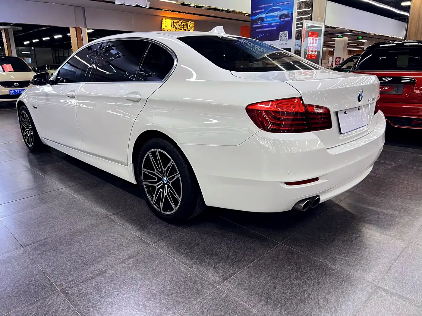 BMW 5 Series 2014 525Li Leading фото 9