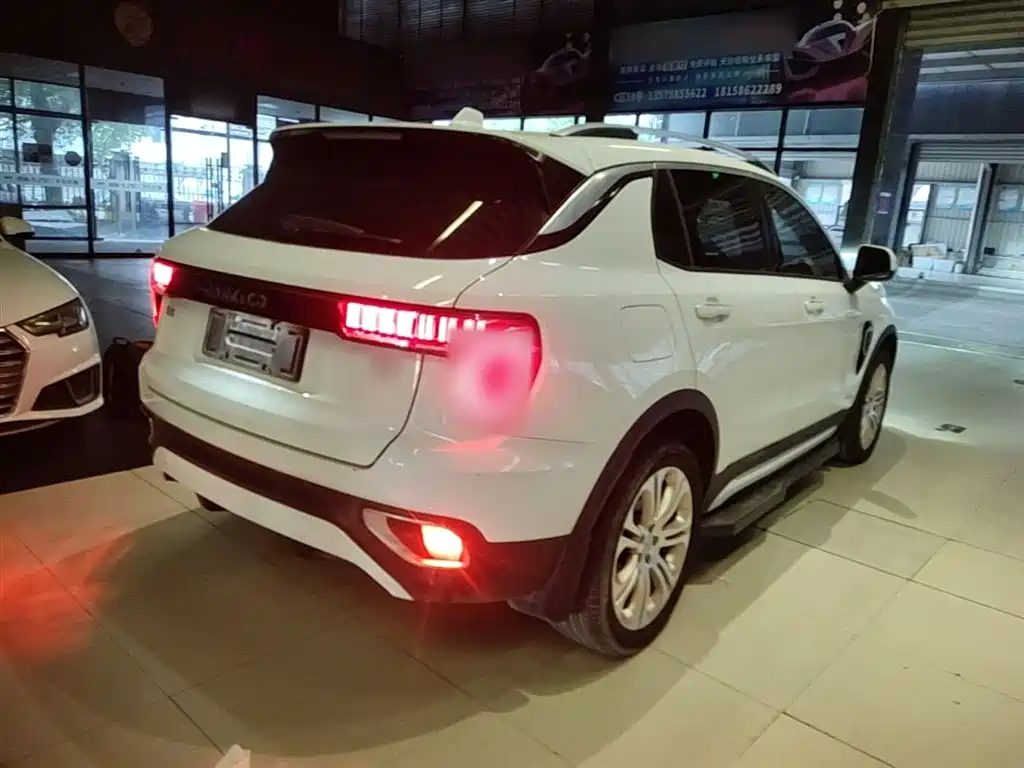 Lynk & Co 01 2017 2.0T 2WD Pro Version фото 7
