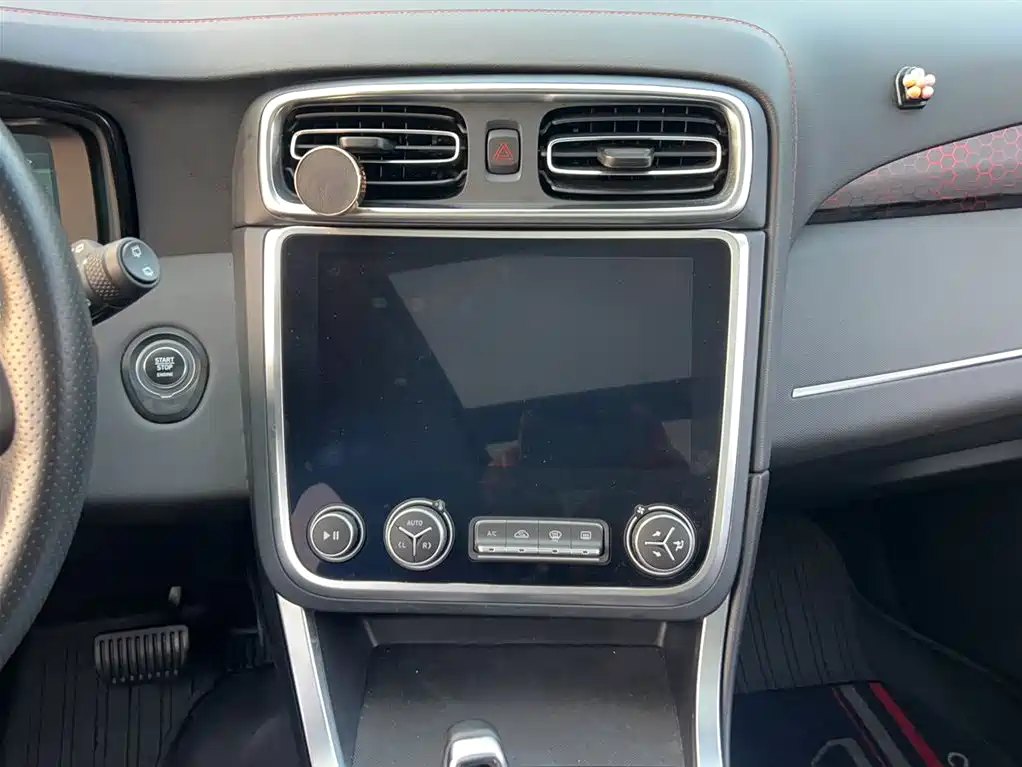 Lynk & Co 01 2019 2.0T AWD Pro Edition China V фото 10