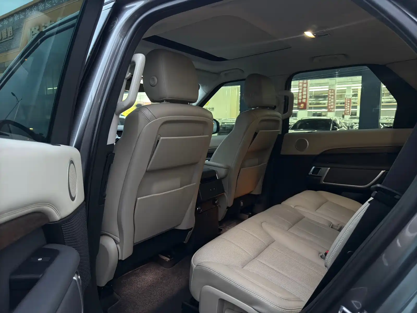Photo 4 - Land Rover Discovery
