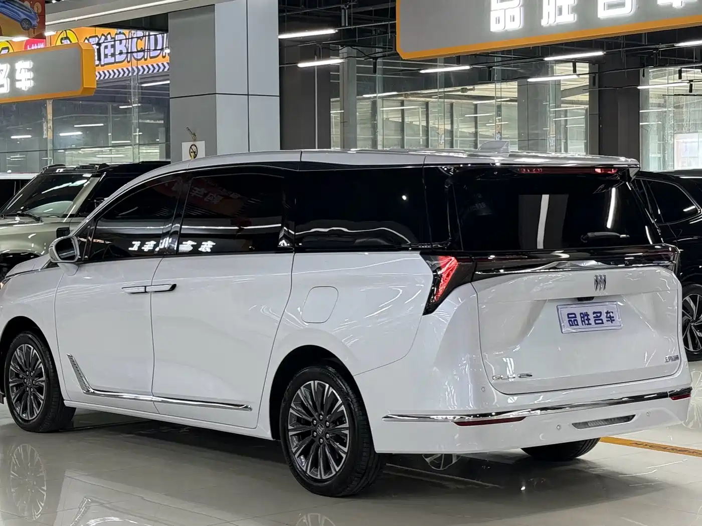 Buick GL8 2025 Land Honor Premium Edition фото 3