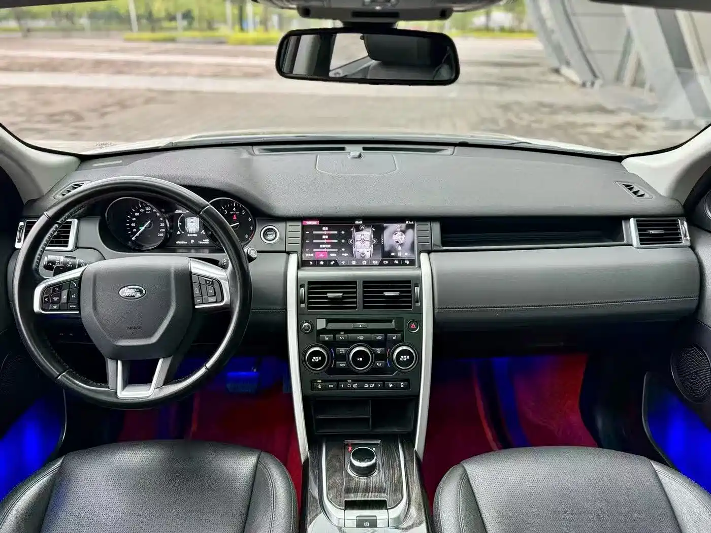 Land Rover Discovery Sport 2018 240PS HSE Edition фото 8