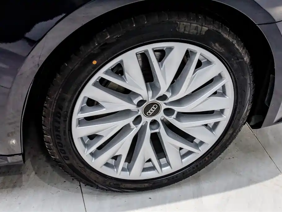 Audi A7L 2024 45TFSI S-line Dream Edition Crystal Package фото 8