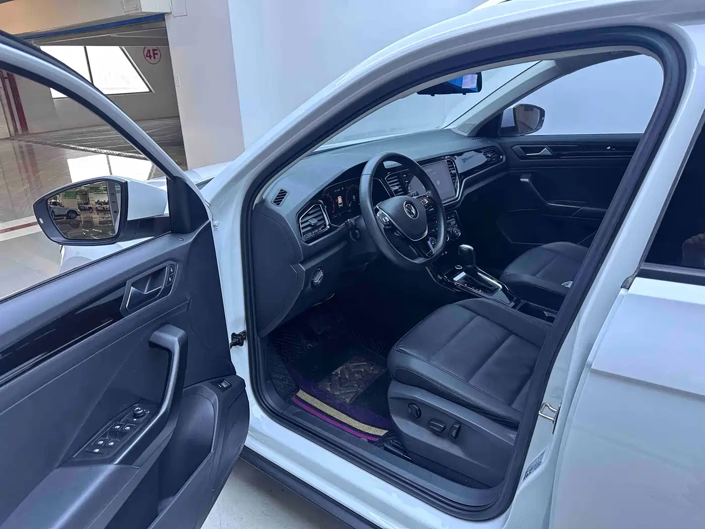 Volkswagen T-ROC 2022 280TSI DSG 2WD Comfort PLUS фото 8