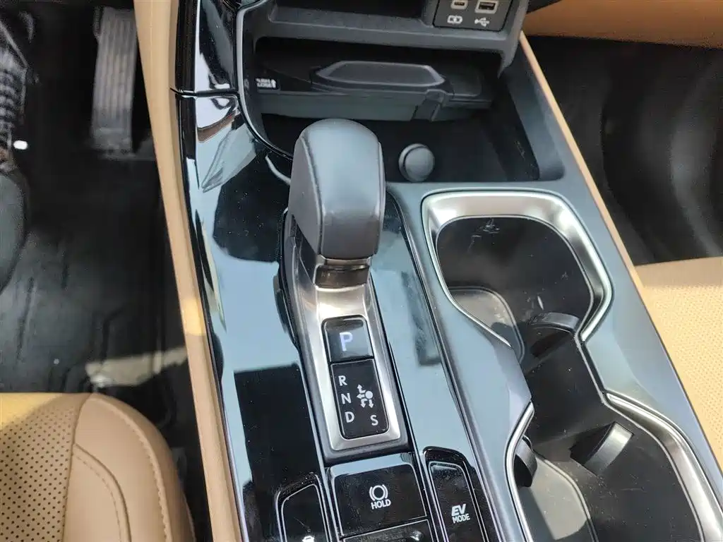Lexus NX 2022 350h FWD Joy Creation Edition фото 10