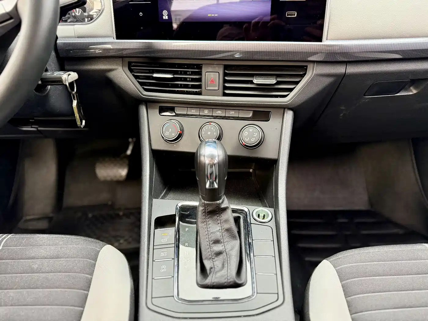 Volkswagen Bora 2024 200TSI DSG Smooth Ride Edition фото 5