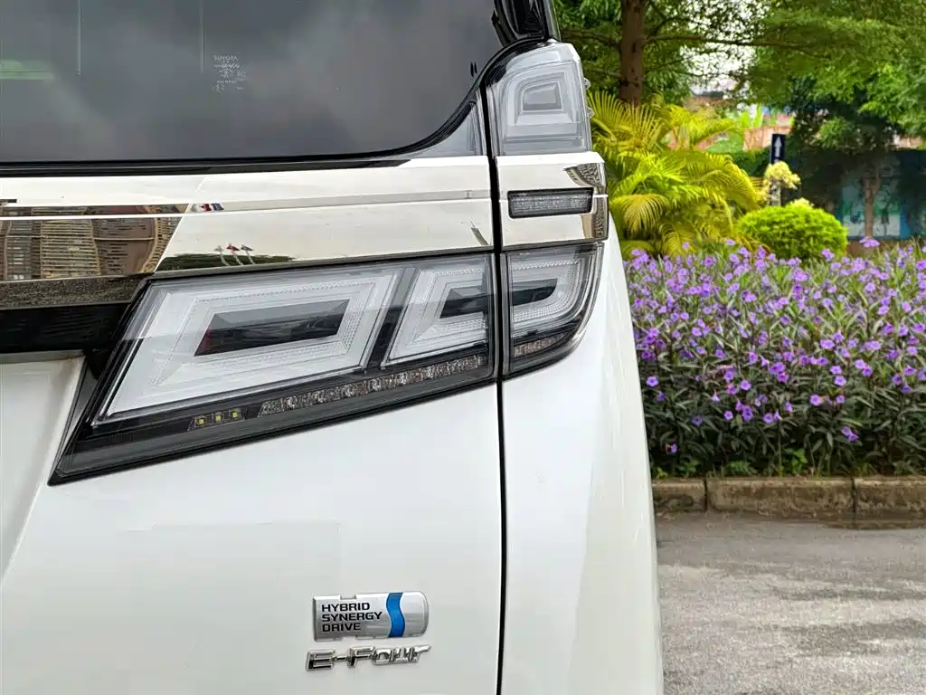 Toyota Vellfire 2019 Hybrid 2.5L HV Premium Edition фото 32